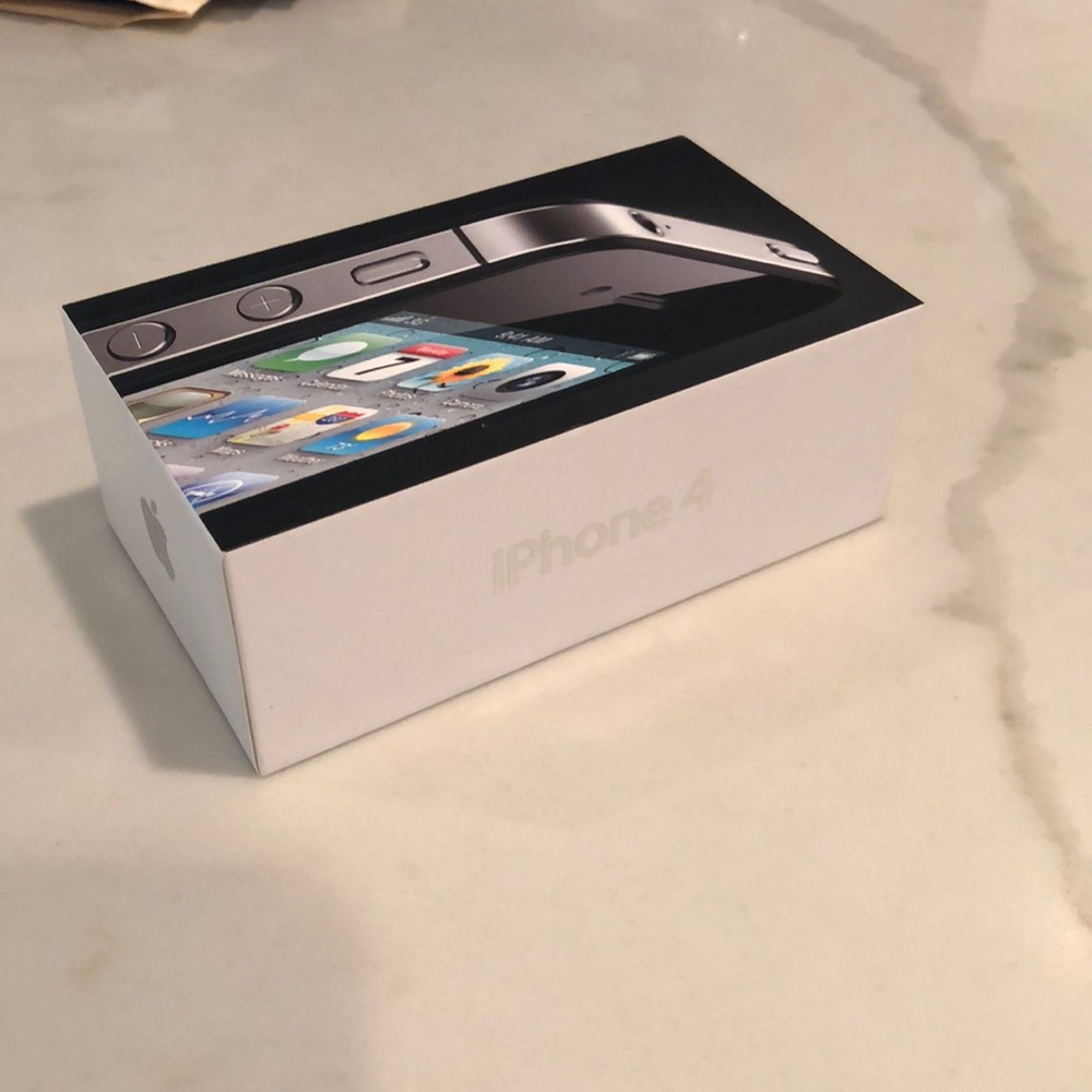 Iphone 4 box and all the power cords brand new